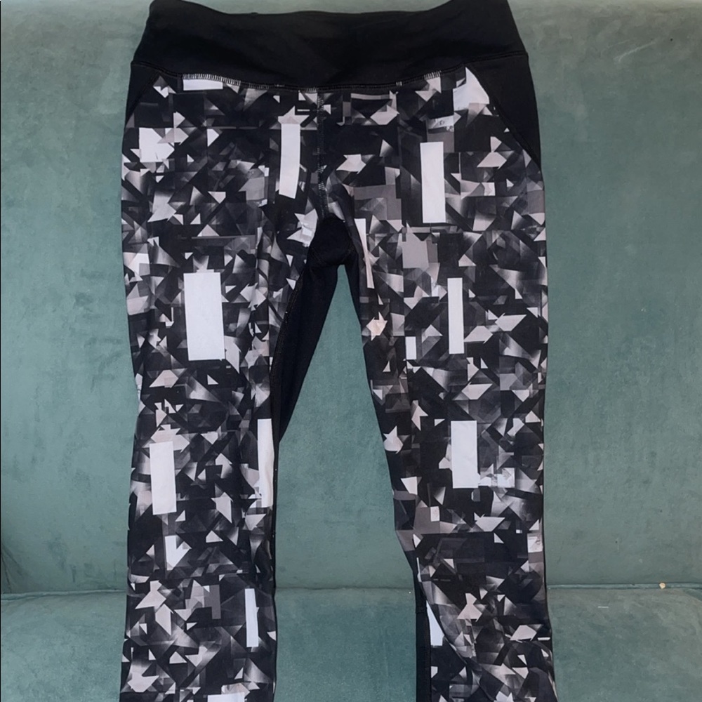 Under Armour Cropped Leggings size small